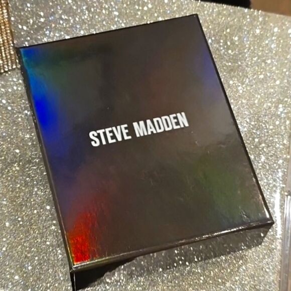 Steve Madden Flower Design Stud Earring & Adjustable Bracelet Set - Picture 6 of 7